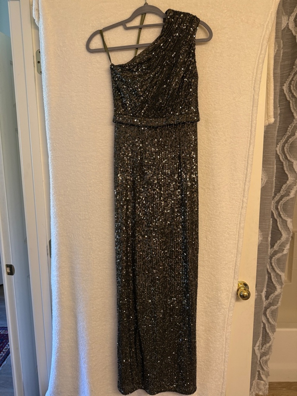 Stunning Ieena for Mac Duggar One-Shoulder Olive Green Evening Dress